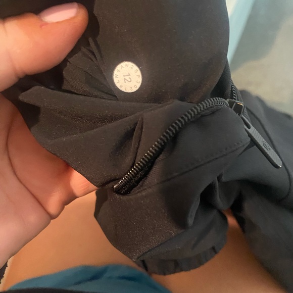 Lululemon black pants - Picture 4 of 6